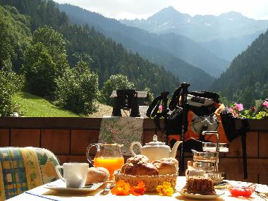 Frhstcken auf der Terrasse