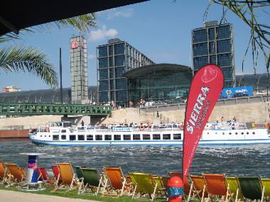 Hauptbahnhof mit Liegewiese