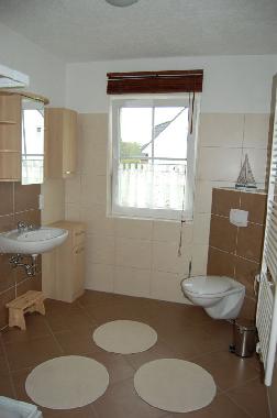 Bad, Dusche ist links