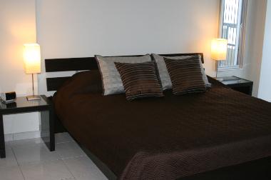 Schlafzimmer mit King-Size-Bed