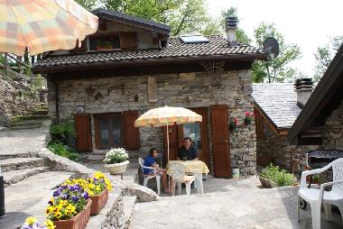 Blick auf den Eingang und Terrasse unseres Hauses CAMELIA
