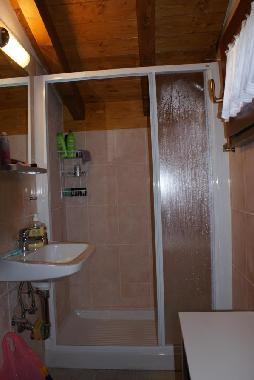 Duschbad mit gro�er Dusche