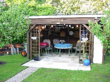 im Garten kann man GRILLEN oder RELAXEN