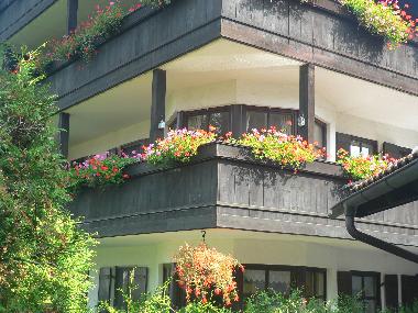 Groer, sonniger ( 10 m2 ) groer Eckbalkon 