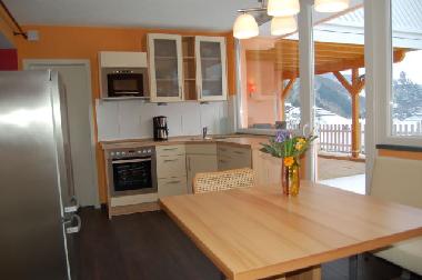 Oase  K�che zum Garten und �berdachter Loggia mit Sofagarnitur