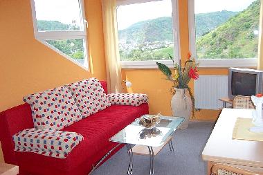 FeWo Castel  Wohnraum mit Ausblick auf die Burg, Stadt & Mosel