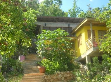 zwei Studios, Flo's oben und Balkon unten