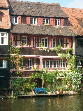 Hausansicht von der Flusseite