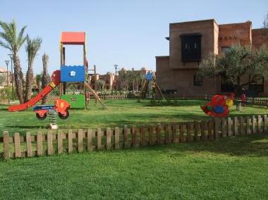 Spielplatz f�r Kinder, sehr gut abgesichert.