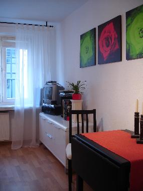 Esstisch und TV-/ Musikecke