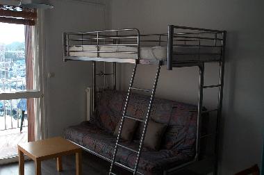 Ausziehbarer Sofa und Einzelbett