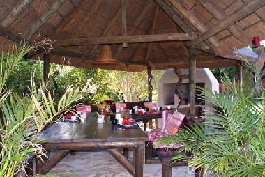 Lapa / Hier servieren wir auch auf Wunsch bei sch�nem Wetter das Fr�hst�ck. Au�erdem k�nnen sie hier