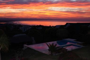 Sonnenaufgang �ber der Bucht (fotografiert von der Terrasse)