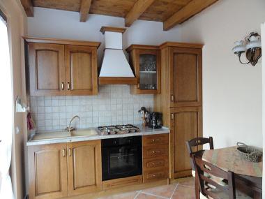 k�chenzeile mit tisch