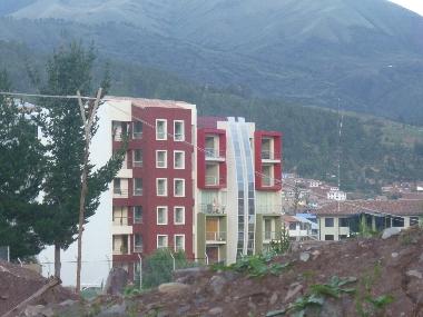 Linkes Geb�ude, zweitoberste Wohnung.
