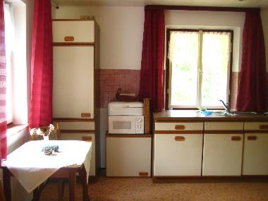 Ger�umige K�che mit Sitzplatz f�r zwei