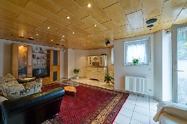 Wohnzimmer mit komfortabler Schlafcouch