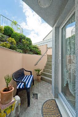 kleine Raucherterrasse