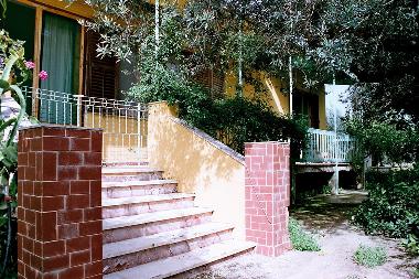 Treppe von der Veranda zum Garten