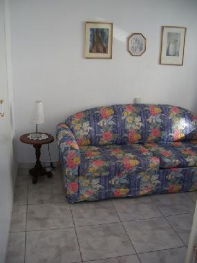 Gsteschlafzimmer mit Doppelschlafcouch (Sprungfedernunterbau).