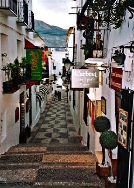 Altstadt Alteas - enge Gassen mit kleinen Lden und Galerien.