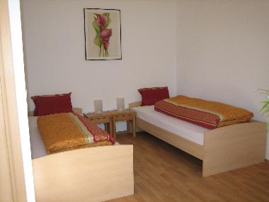 Schlafzimmer mit 2 Einzelbetten 0,90/200
