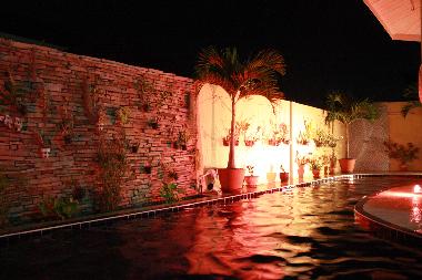 Pool bei Nacht