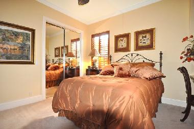 drittes Schlafzimmer mit queen-size Bett