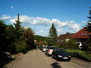 Blick in die Strae vor dem Haus
