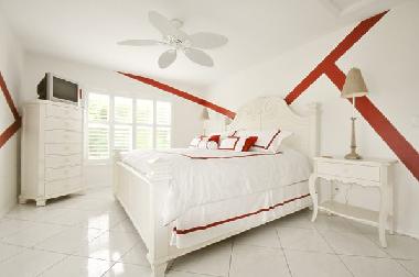 zweites Schlafzimmer mit eigenem Bad und King-size-Bett