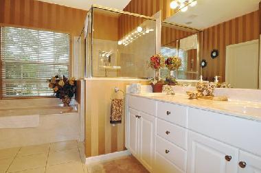 Badezimmer zugeh�rig zum Hauptschlafzimmer