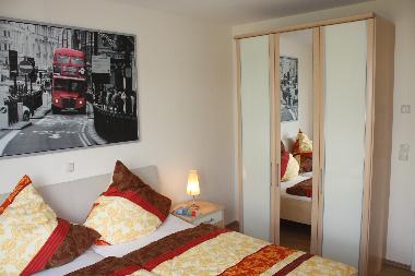 Schalfzimmer links (Doppelbett)