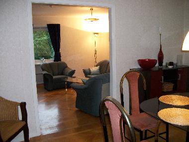 Esszimmer mit blick ins Wohnzimmer