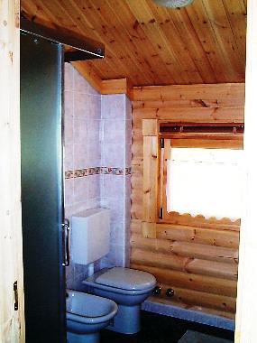 Badezimmer mit Dusche