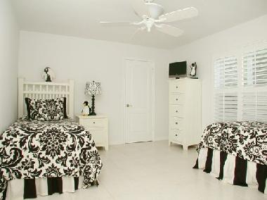 G�steschlafzimmer mit 2 Einzelbetten