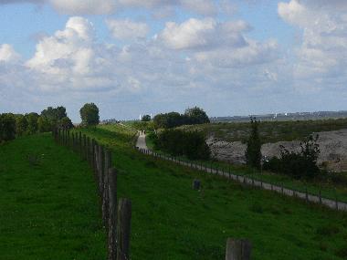Radweg am Meer 300 m entfernt