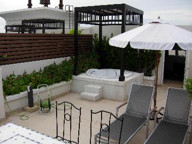 Dachterrasse mit Jacuzzi, Ess-und Sonnenbaden