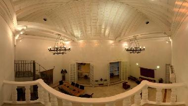 Sicht vom oberen Schlafzimmerbalkon auf Salon