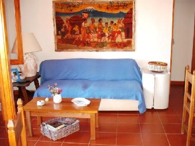 Couchzimmertisch und Wandgemlde