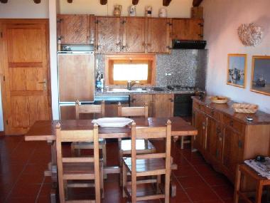 Esstisch, K�che und Eingangsbereich