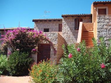 Ostansicht und Treppenaufgang