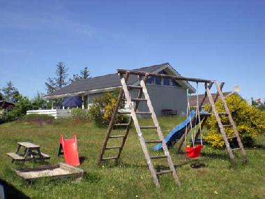Haus und Spielplatz