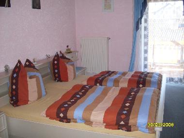 Elternschlafzimmer mit einem sch�nen Ausblick auf den Hohen Bogen