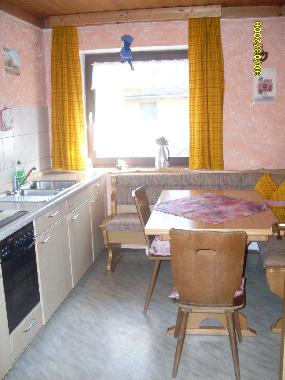 Schnuckelige K�che mit Blick ebenfalls auf den Innenhof