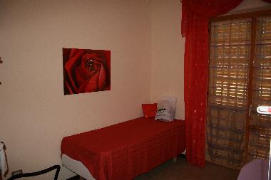 Kinderzimmer mit zwei getrennten Betten