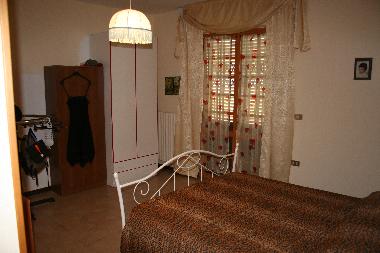 zum Schlafzimmer mit gro�er Terrasse