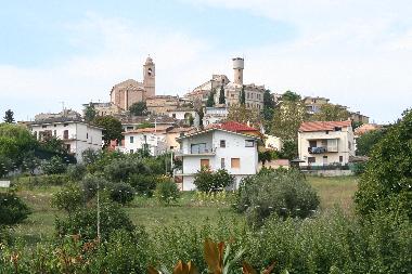 Am Fu� des Ortskern von Colonnella, einer �ber tausend Jahre alten Siedlung