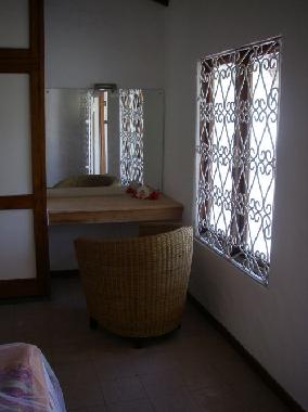 Der Schminktisch im grossen Schlafzimmer