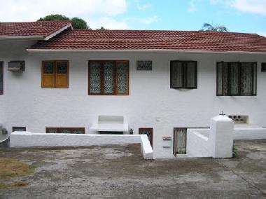 Die Vorderansicht des Ferienhauses