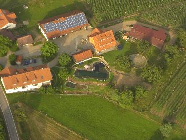 Ferienhof Metzler aufgenommen aus dem Zeppelin